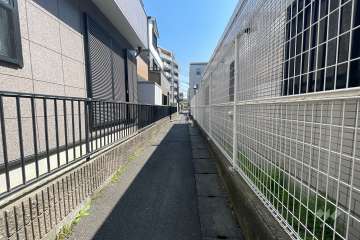 敷地北側の前面道路　