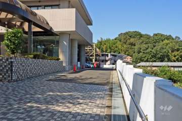 敷地内駐車場（屋外平面式・機械式）