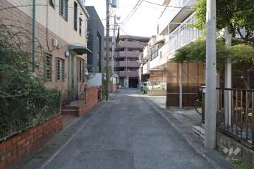 敷地北東側の前面道路　