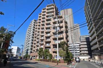 朝日パリオ武蔵小杉の外観(南側から)