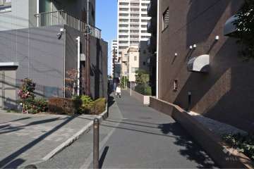 敷地西側の前面道路