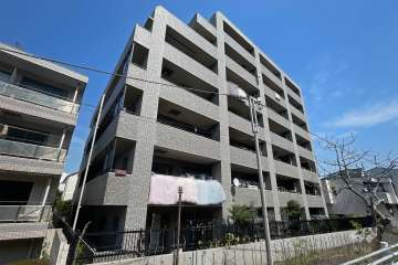 ライオンズマンション日吉東第５の外観（南西側から）