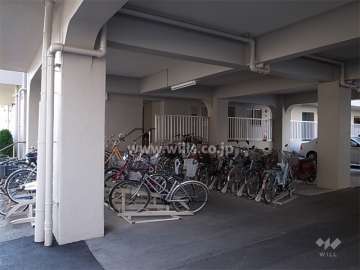 ピロティ部分にある駐輪場