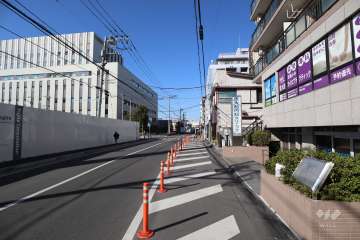 敷地西側前面道路（南側から）