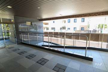 エントランス　スロープ