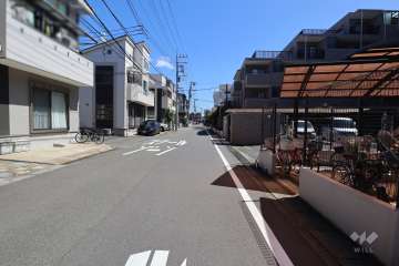 敷地北側の前面道路