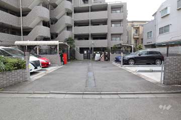 駐車場の出入り口　