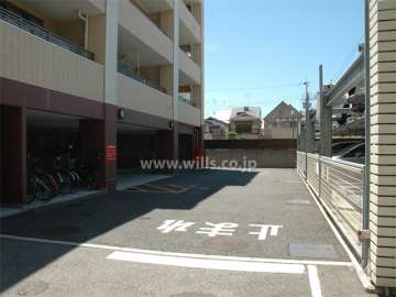 敷地内駐車場と駐輪場