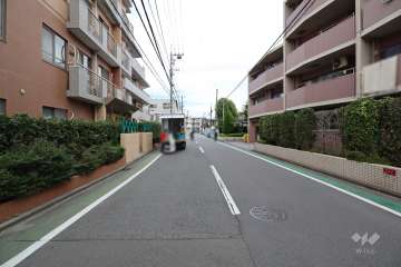 敷地東側の前面道路