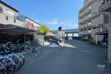 敷地内駐車場（屋外平面式）と駐輪場