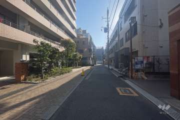 敷地南側の前面道路