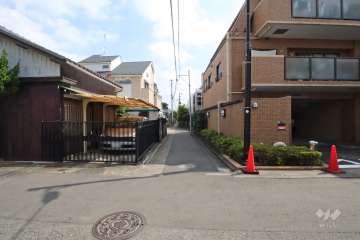 敷地北側の前面道路