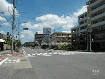 敷地の西側は4車線の小曽根線に面しています。