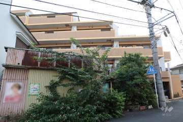クレッセント武蔵新城イーストの外観（東側から）