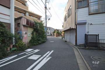 敷地北東側の前面道路