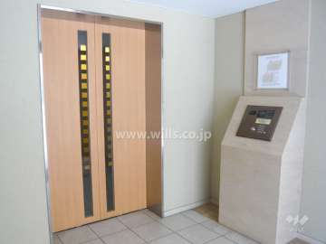 エントランスホール。オートロックが付いています