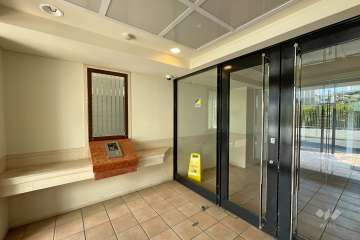 エントランスはオートロック付きです。