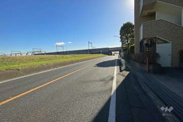 敷地東側の前面道路