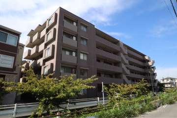 パルミナード武蔵新城弐番館の外観(北東側から)