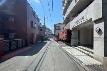 敷地東側の前面道路