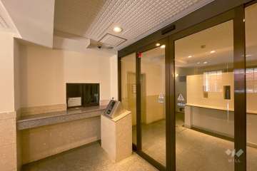 エントランスはオートロック付きです。