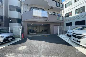 敷地内駐車場（屋外機械式）と駐輪場