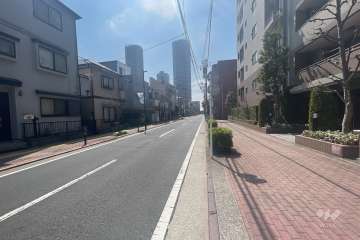 敷地東側の前面道路