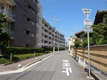 リビオ西宮学文ソルファの外観（東向きの棟を南東側から）