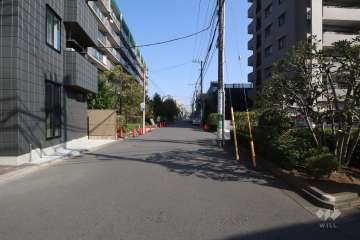 敷地北側の前面道路　