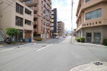 敷地北側の前面道路