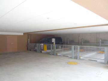 敷地内屋内駐車場