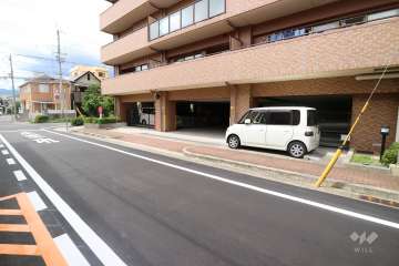 駐車場の出入り口（西側）