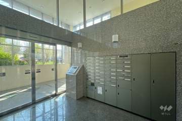 エントランスはオートロック付きです。