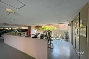 屋内に設けられた駐輪場