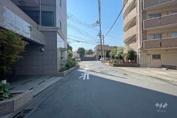 敷地北側の前面道路（東側から）