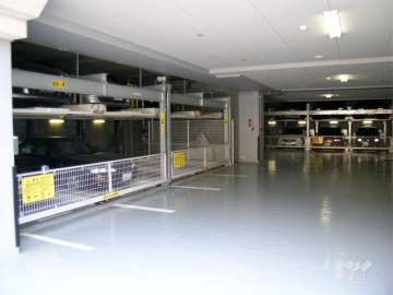 1階部分にある敷地内駐車場