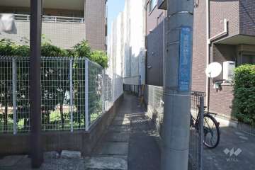 敷地北東側の前面道路