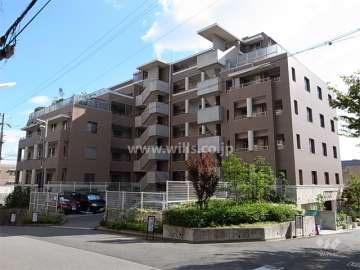 ロイヤル西宮ヒルズの外観（北西側から）