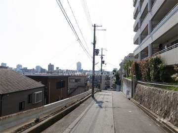 高台にあり住戸により、西宮の市街地を見下ろす眺望が取れています。