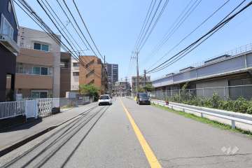 敷地北側の前面道路(東側から)
