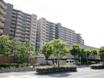 グリーンラグーナ甲子園 Ａ棟の外観（北側から）