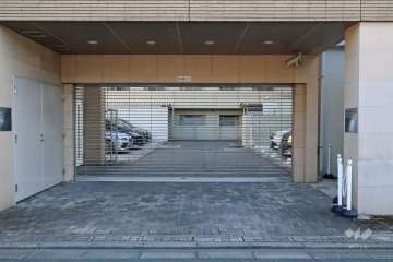 駐車場の出入り口（リングシャッター付き）