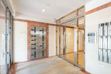 エントランスはオートロック付きです。