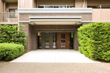 南東側エントランス