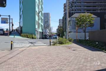 敷地北側の前面道路