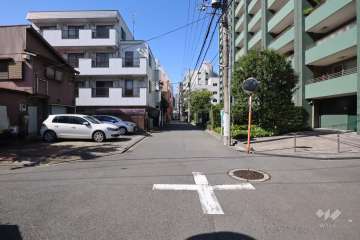 敷地南側の前面道路