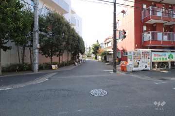 敷地北西側の前面道路