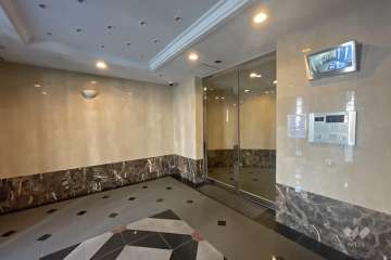 エントランスはオートロック付きです。