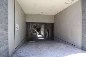 駐車場の出入り口（シャッター式）