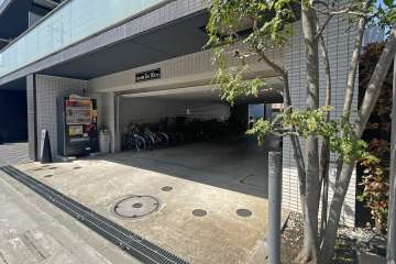 駐車場の出入り口（リングシャッター付き）